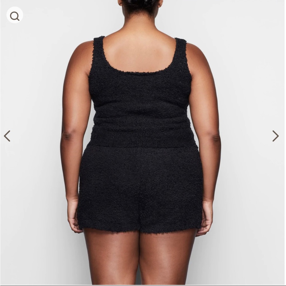 SKIMS cozy collection halter top and bike shorts - Picture 9 of 11
